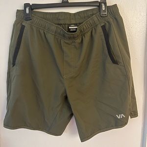 Men’s size L athletic shorts